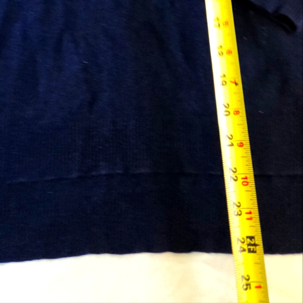 Neiman Marcus Womens Deep Blue V-Neck 100% Cashmere Sweater Size Medium - Picture 8 of 11